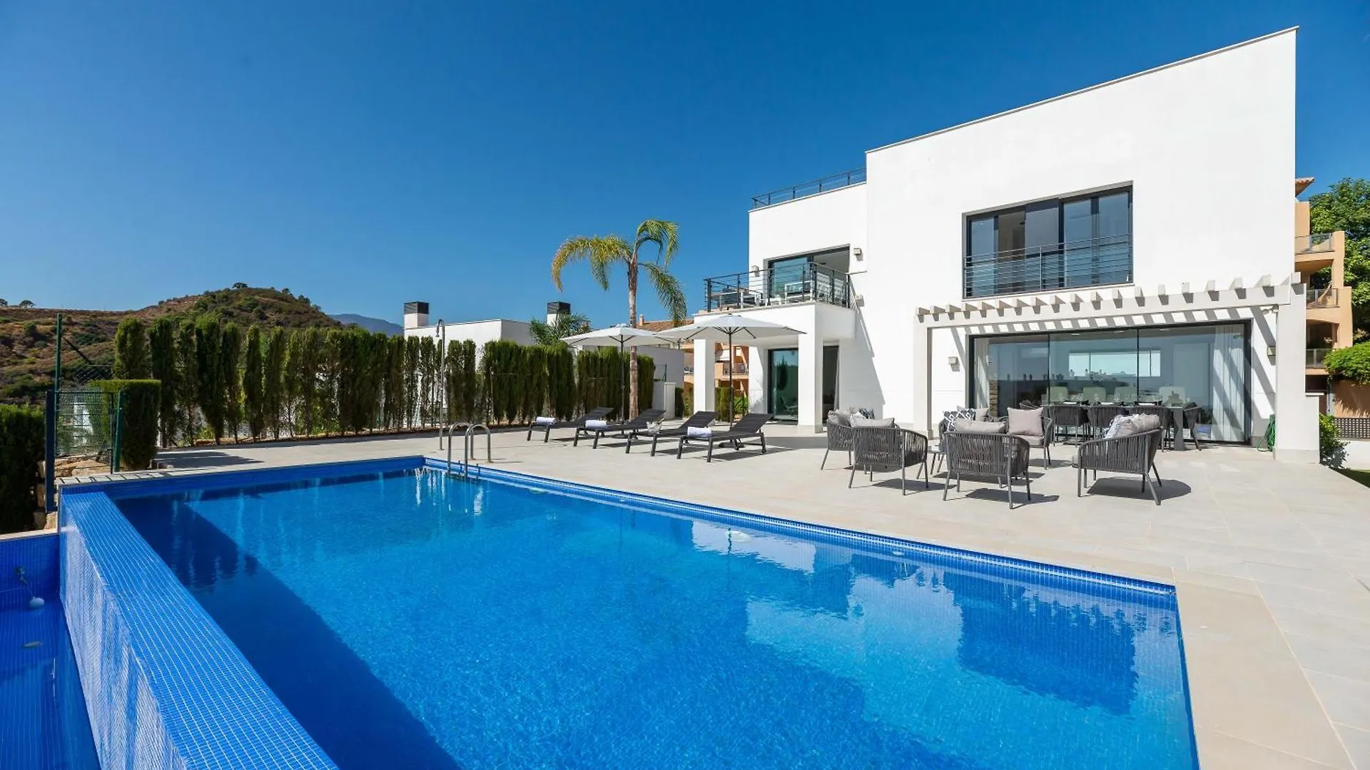Vacation Marbella I Villa De La Resina, Infinity Pool, Golf Community, Africa Views Estepona