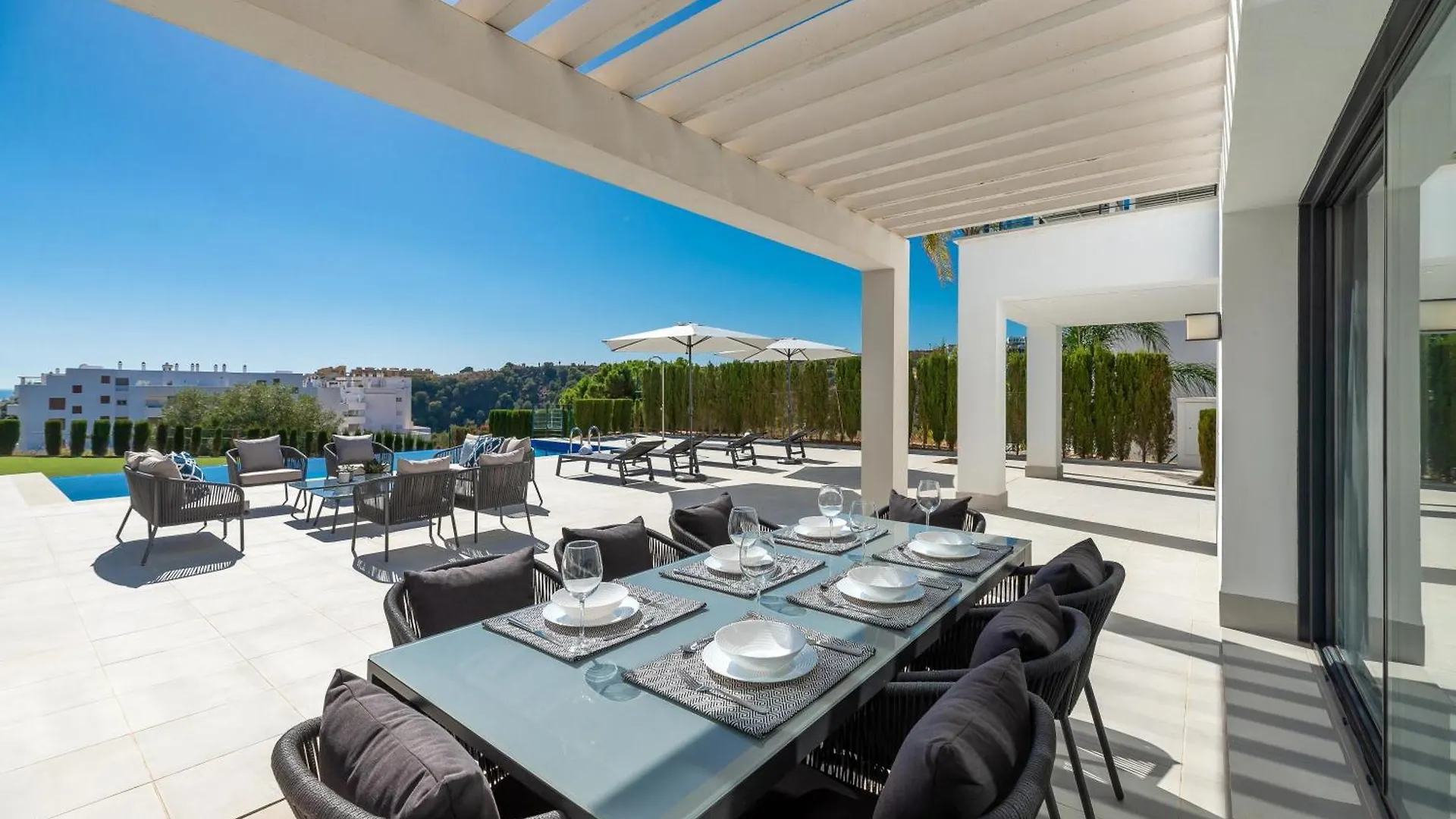 Vacation Marbella I Villa De La Resina, Infinity Pool, Golf Community, Africa Views Estepona
