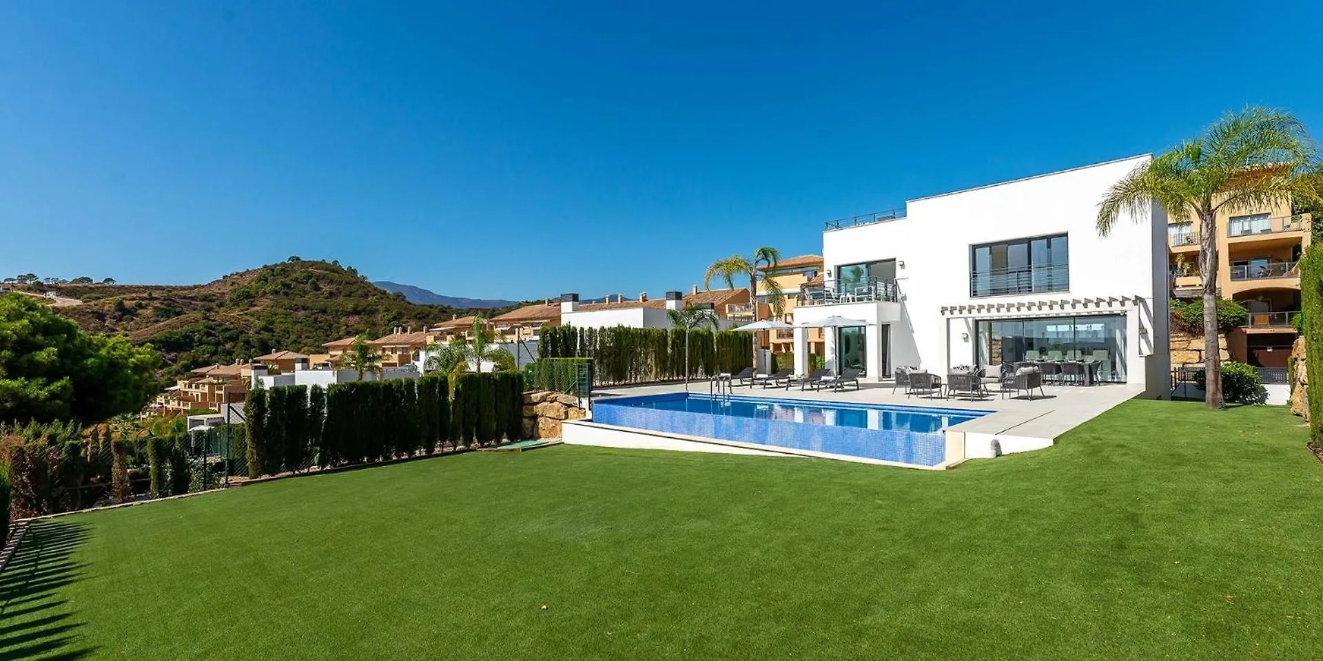 Vacation Marbella I Villa De La Resina, Infinity Pool, Golf Community, Africa Views Estepona